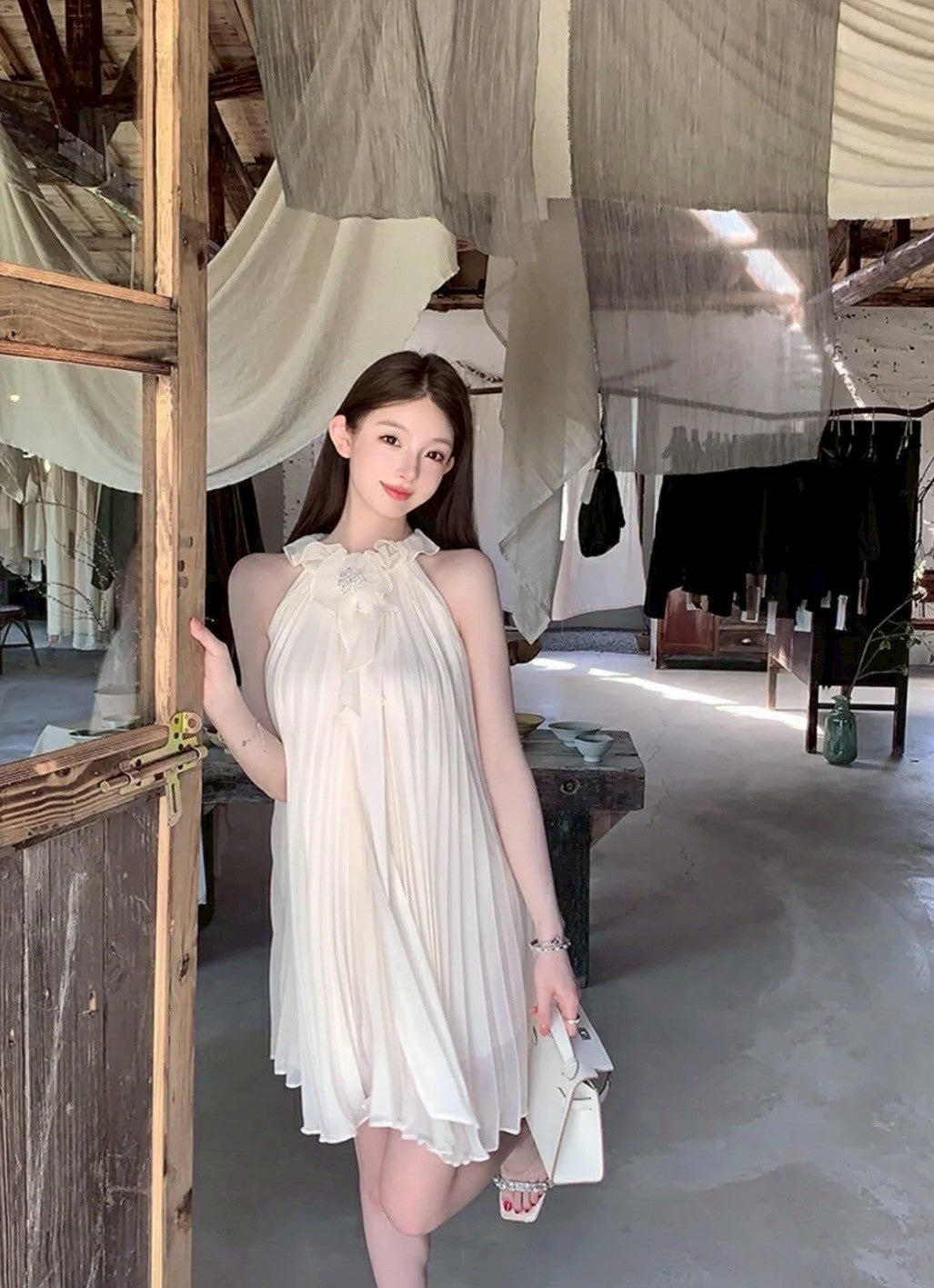 Na+ 飄逸立體壓折荷葉短洋裝