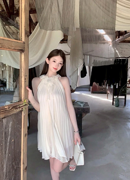 Na+ 飄逸立體壓折荷葉短洋裝