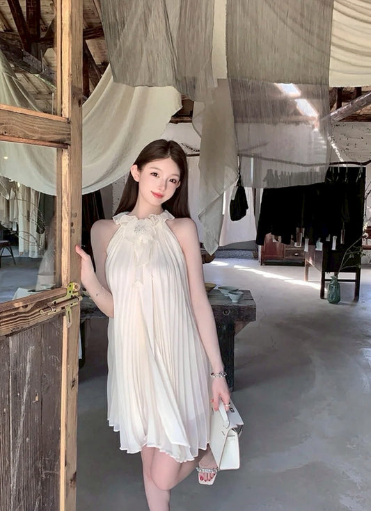 Na+ 飄逸立體壓折荷葉短洋裝