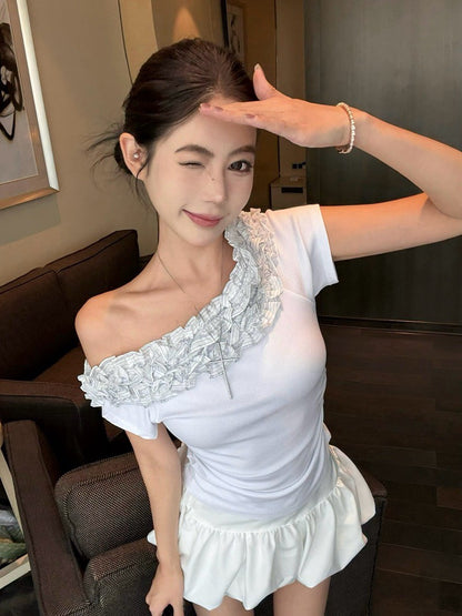 NA+ 簡約斜肩立體花邊拼接上衣 白/藏青