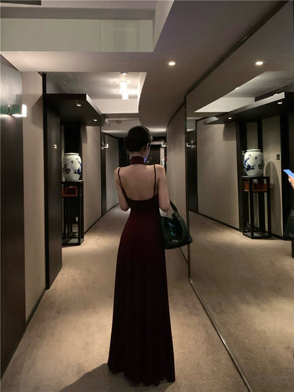 NA+ 高貴魔都 貴氣半高領美背連身裙 紫紅