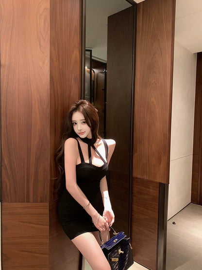 NA+ 午夜倩影 黑色縷空設計感包臀裙