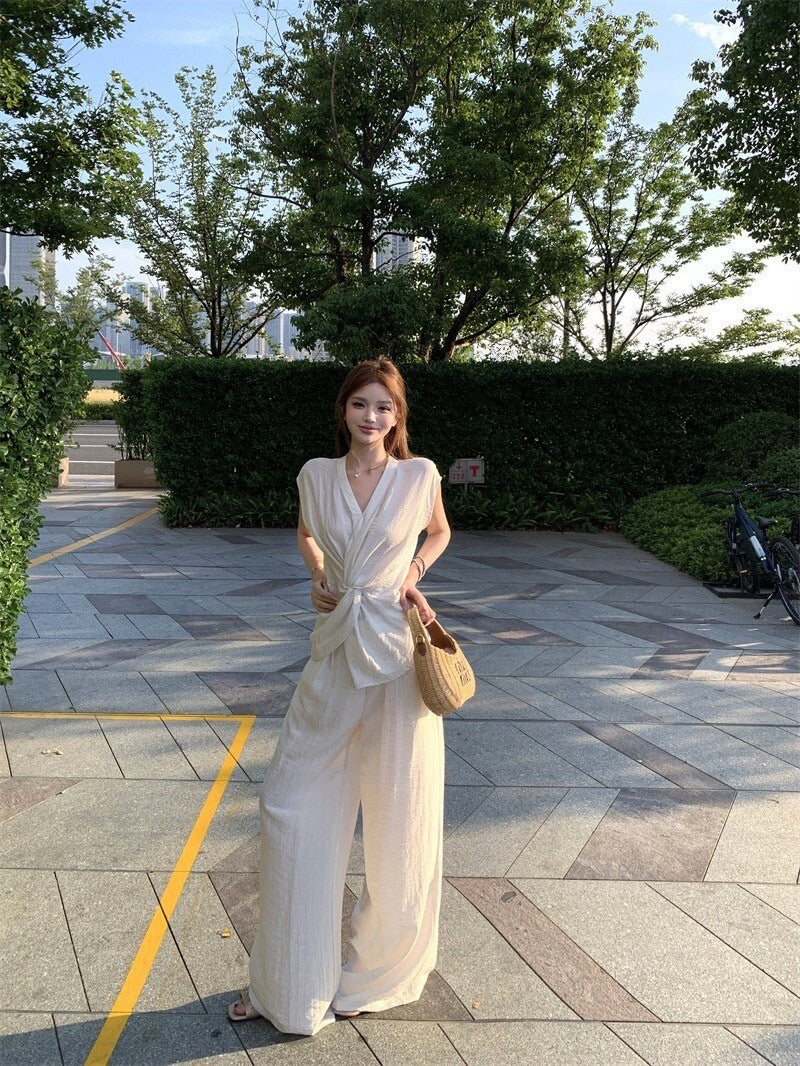 NA+ 解構老錢 不對稱扭結V領上衣/高腰闊腿褲 白