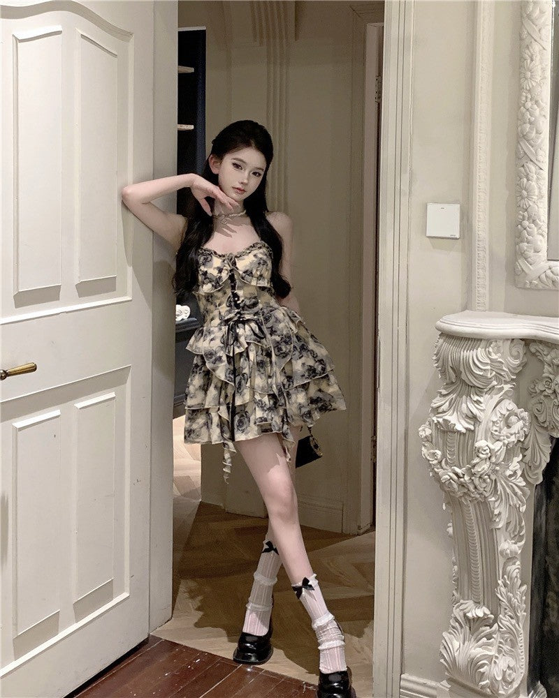 Na+ 復古玫瑰抽繩收腰馬甲蛋糕連身裙 黑印花