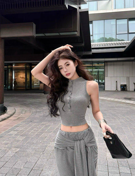 NA+ 休閒穿彈力排扣背心 扭結半身裙 灰