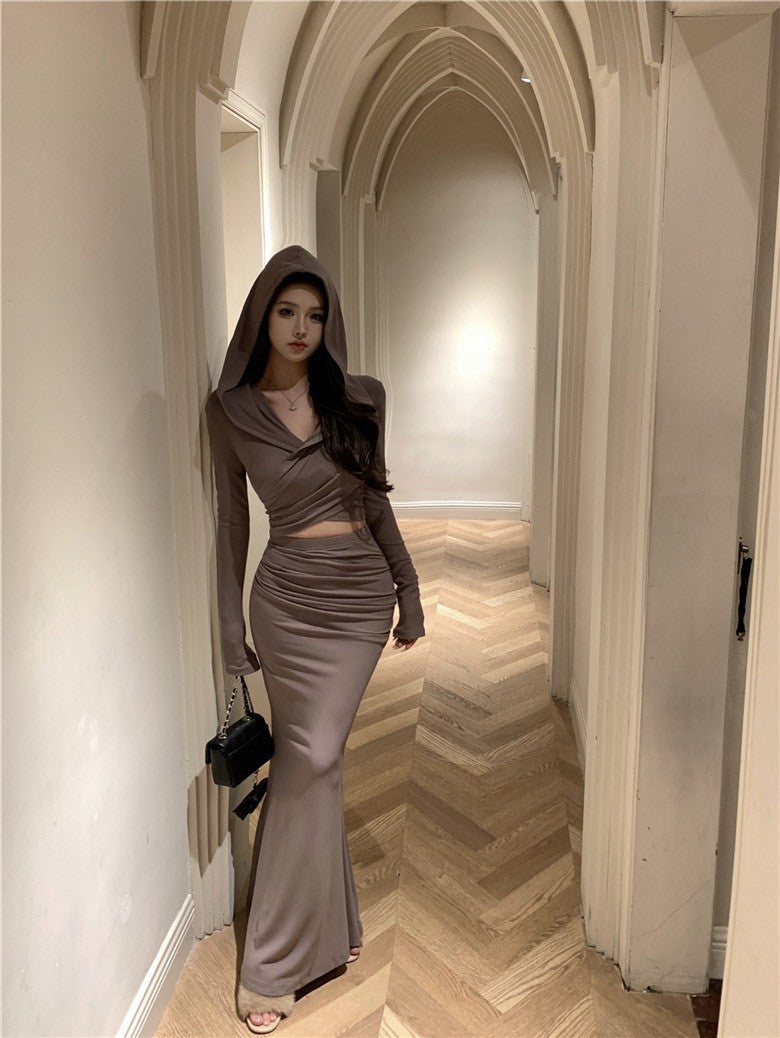 NA+ 「窈窕」復古回歸連帽交錯上衣/魚尾半身裙 沙丘色