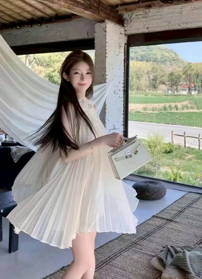 Na+ 飄逸立體壓折荷葉短洋裝