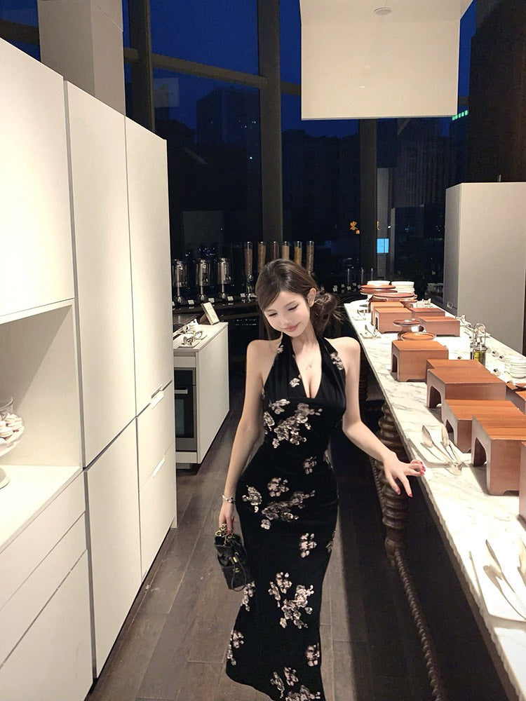 NA+ 晚意天香V領修身絲絨印花連身裙