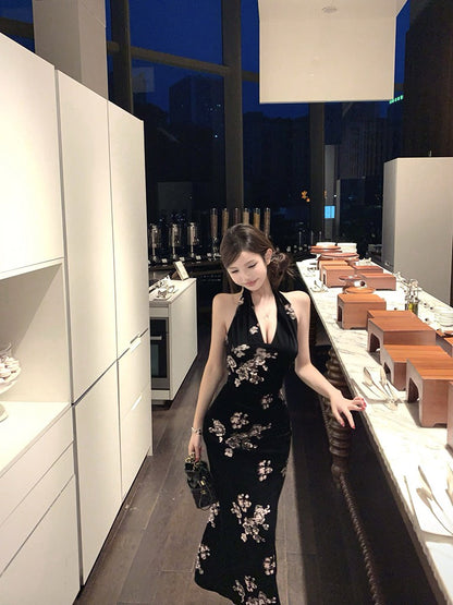 NA+ 晚意天香V領修身絲絨印花連身裙