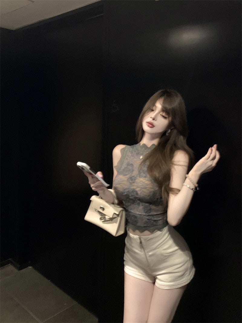 NA+ 俏麗蕾絲盤花修身背心