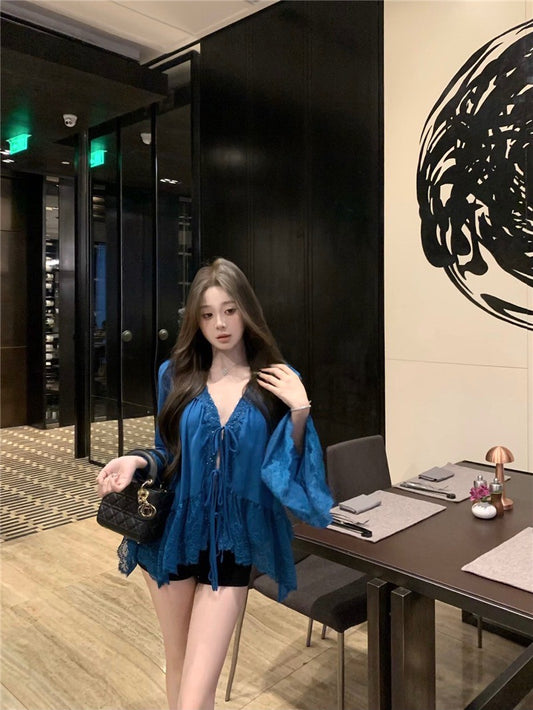 Na+ 氣質名媛重工孔雀藍蕾絲繡襯衫