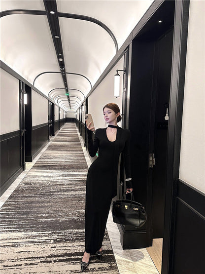 NA+ 基礎百搭V領飄帶修身黑色連衣裙