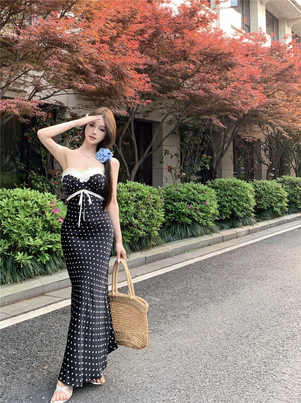 Na+ 溫柔甜心 波點撞色蝴蝶結抹胸連身裙