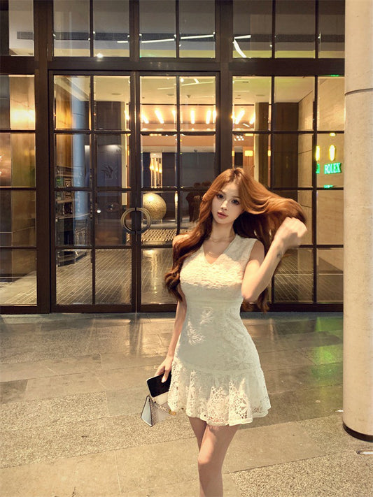 NA+ 蕾絲綺夢鉤花V領魚尾拼接連身裙