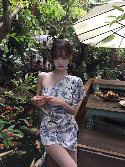 NA+ 古董千金矜貴印花斜領連身裙