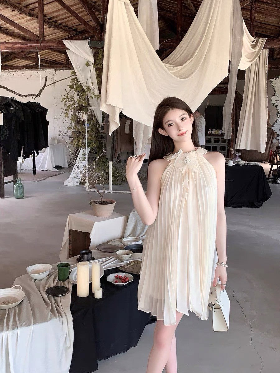 Na+ 飄逸立體壓折荷葉短洋裝