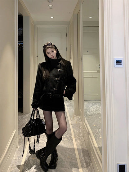 NA+ 締造千金溫暖毛呢側釦立領外套 黑/紅