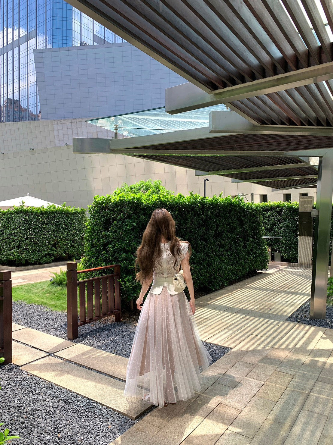 NA+ 驚艷絕美白色波點裙 法式收腰蕾絲無袖上衣