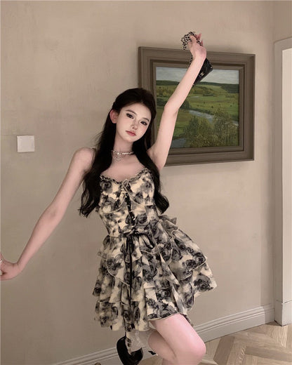 Na+ 復古玫瑰抽繩收腰馬甲蛋糕連身裙 黑印花