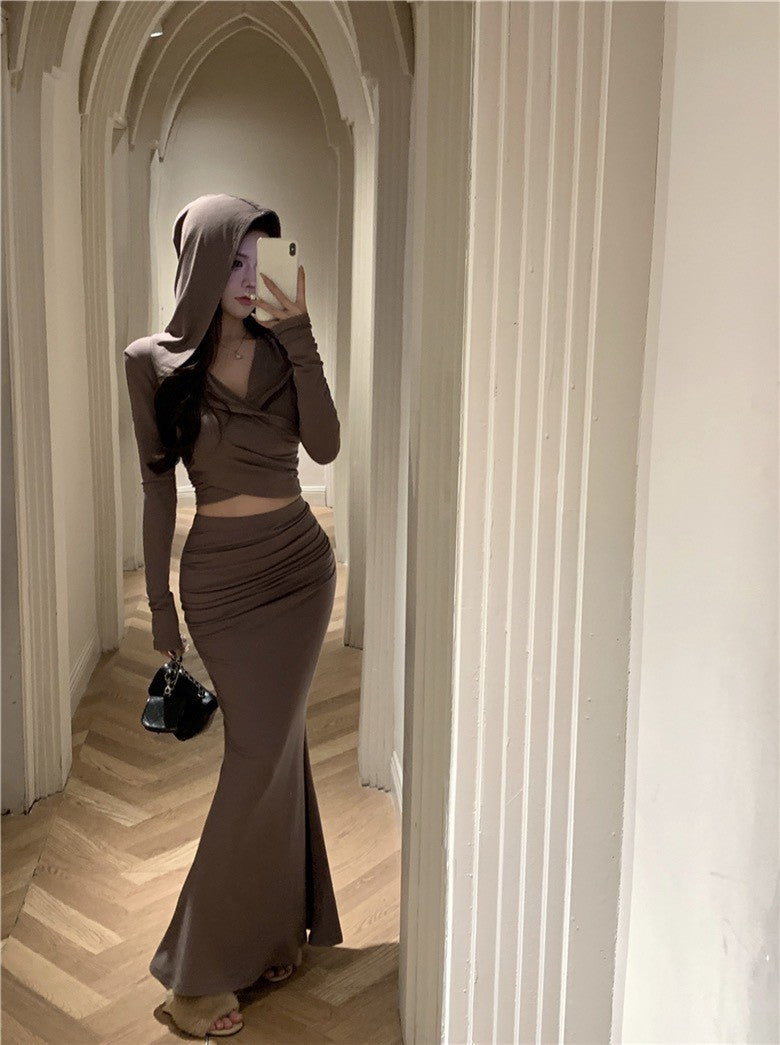 NA+ 「窈窕」復古回歸連帽交錯上衣/魚尾半身裙 沙丘色