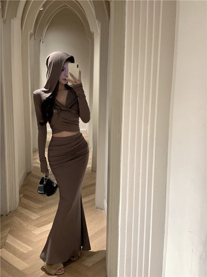 NA+ 「窈窕」復古回歸連帽交錯上衣/魚尾半身裙 沙丘色