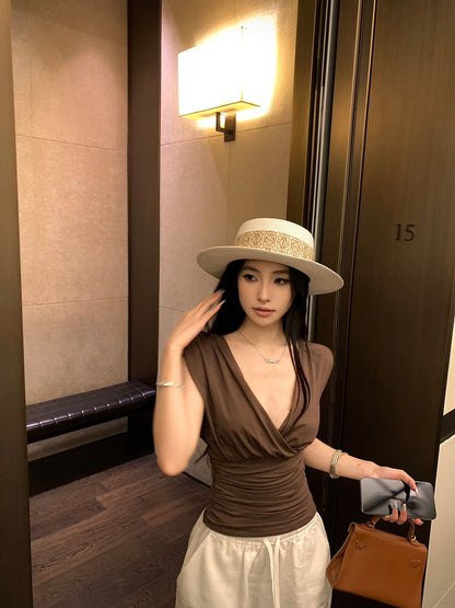 NA+ 復古著迷低V交錯修身咖色上衣