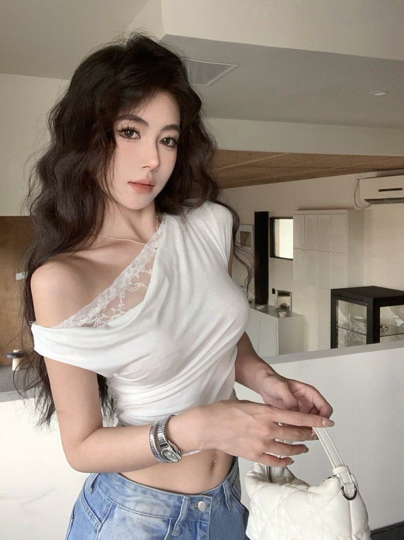 NA+ 蕾絲公主拼接蘯領斜肩上衣 白/黑