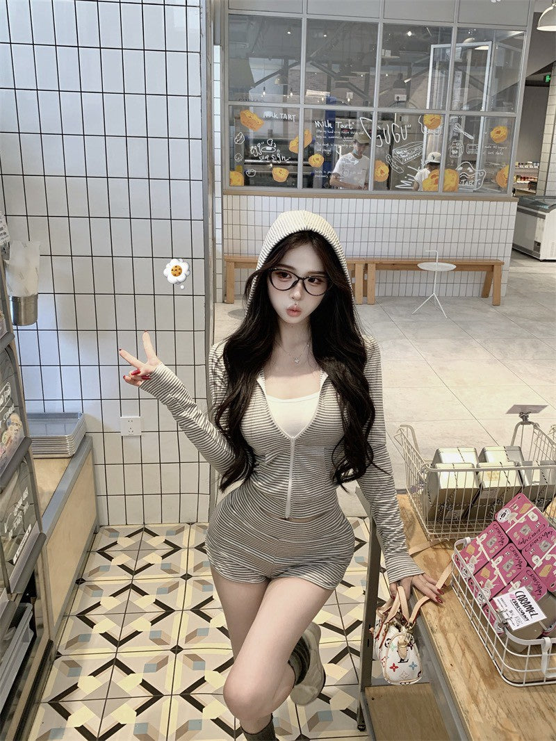 NA+ 舒適棉質韓女灰白條紋連帽短褲套裝