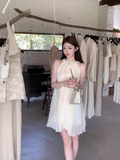 Na+ 飄逸立體壓折荷葉短洋裝