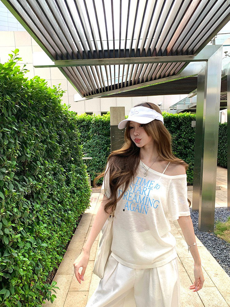 NA+ 百搭休閒斜肩透視字母上衣