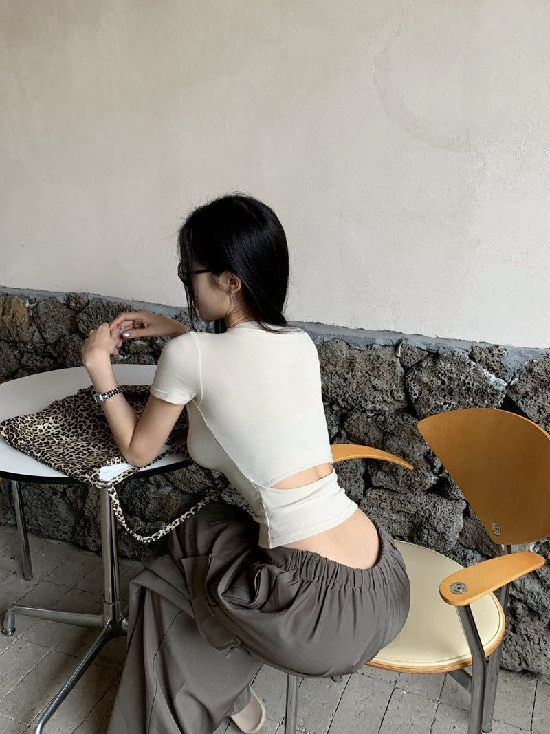 Na+ 細腰計畫 u領顯瘦後背縷空上衣 卡其/白/黑