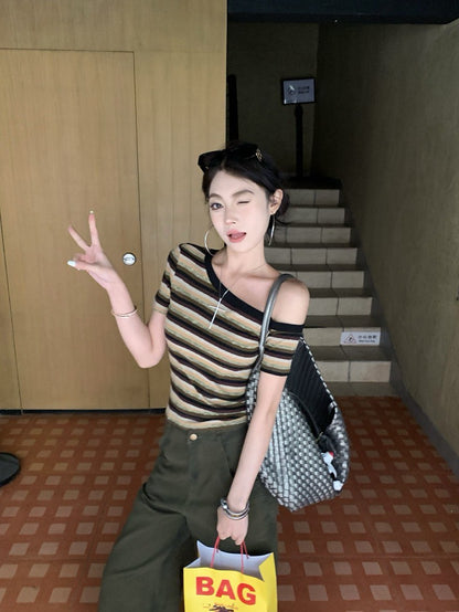 Na+ 原宿辣妹 斜肩復古漸變咖色橫紋上衣