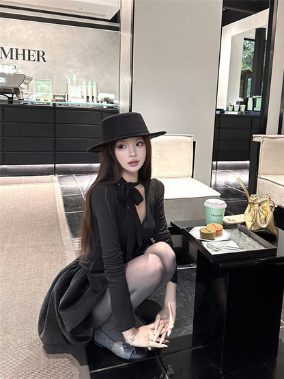 NA+ 千金歸來V領收腰花瓣澎澎赫本裙 黑