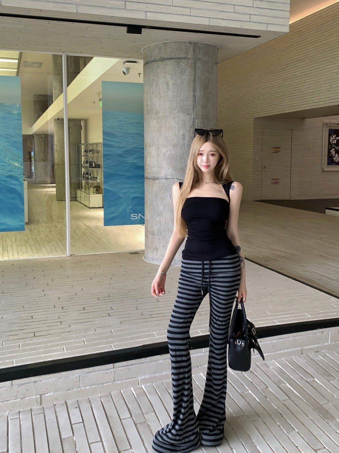 NA+ 運動瑜伽慢跑黑灰彈力休閒褲