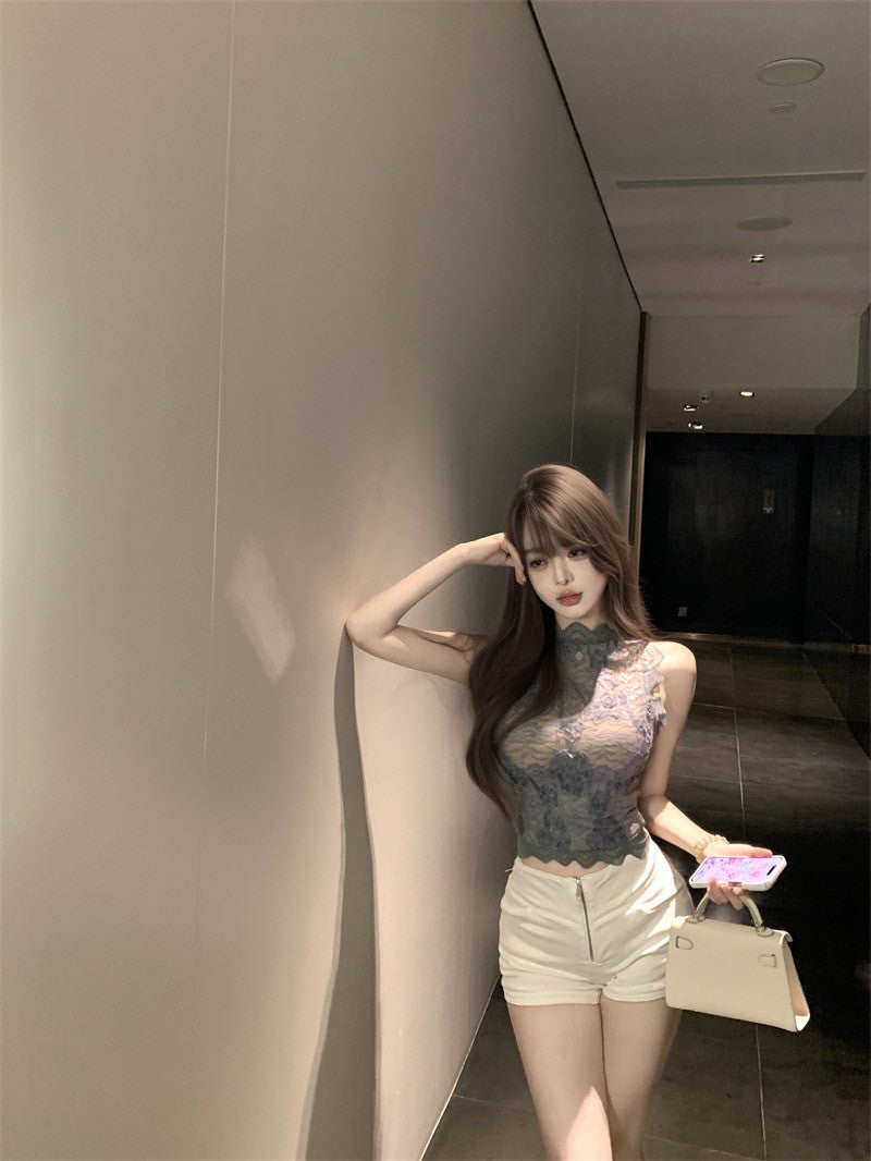 NA+ 俏麗蕾絲盤花修身背心