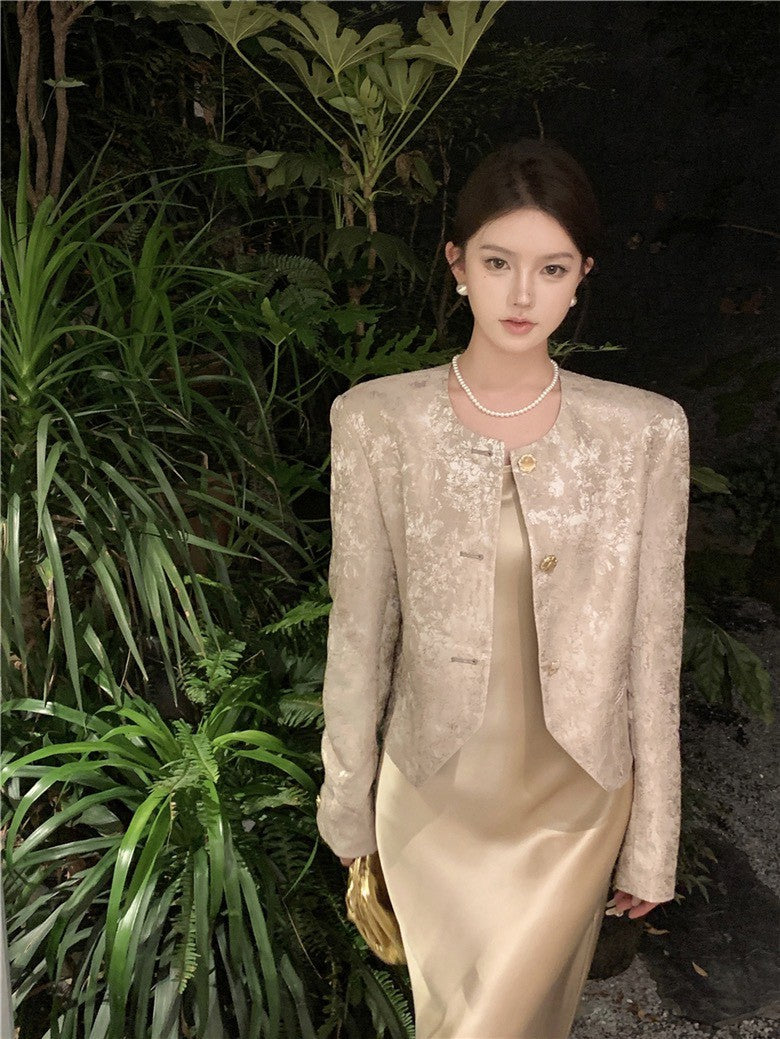 NA+ 鎏金緹花醋酸小香外套 緞感香檳連身裙