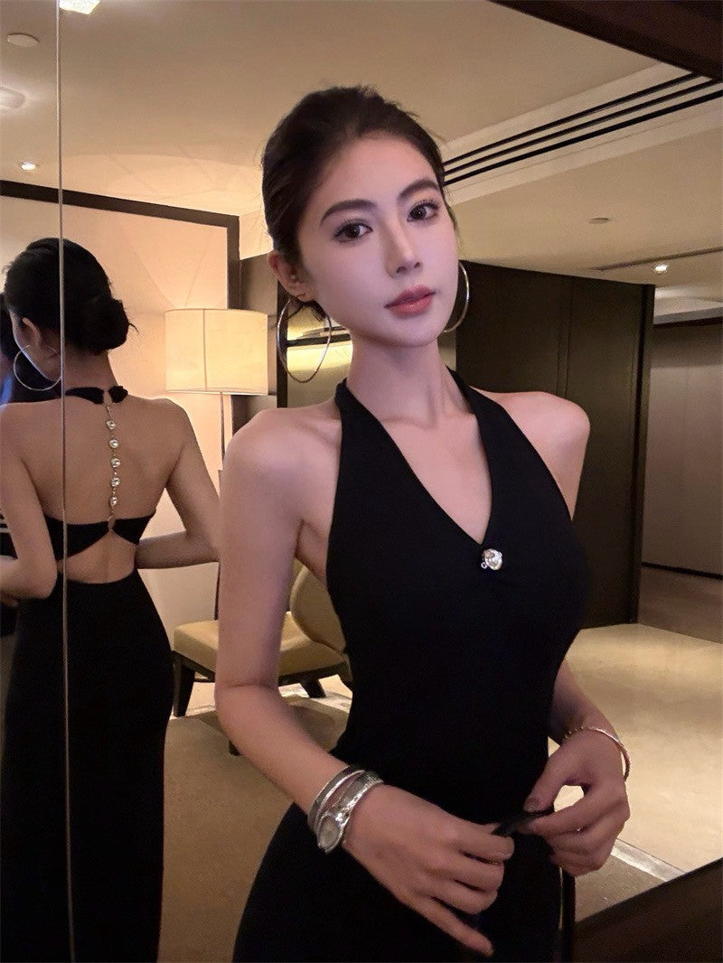 NA+ 性感晚宴美背掛脖連身裙 黑