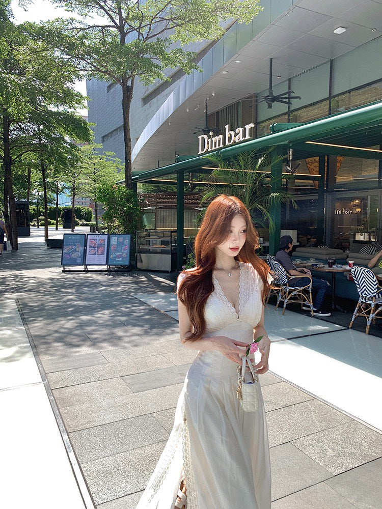 NA+ 叢野少女 夢幻法式重工蕾絲V領連身裙