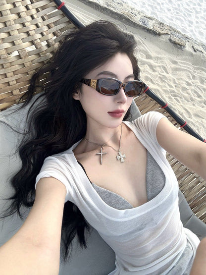 Na+ 清純小白花 歐美大U領透視感疊感外穿上衣