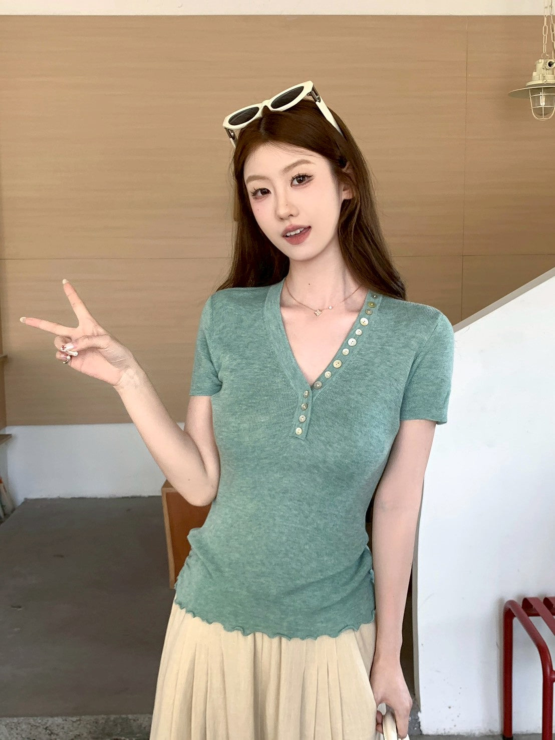 NA+ 韓chic通勤V領鈕扣木耳邊上衣 白/綠/灰