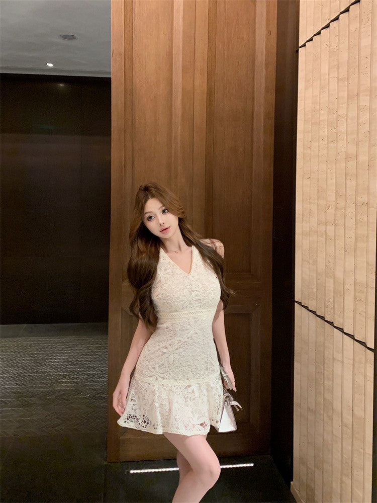 NA+ 蕾絲綺夢鉤花V領魚尾拼接連身裙