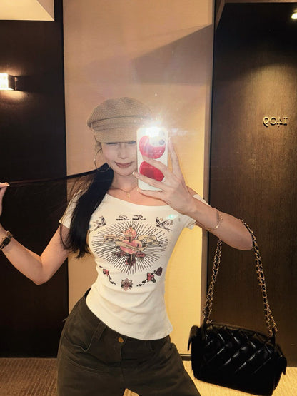 NA+ 嘻痞辣妹十字愛心印花不規則斜肩上衣 白