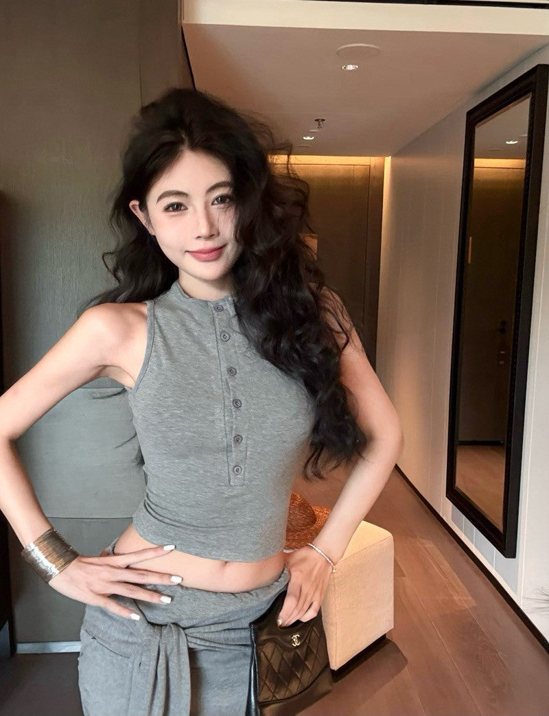 NA+ 休閒穿彈力排扣背心 扭結半身裙 灰