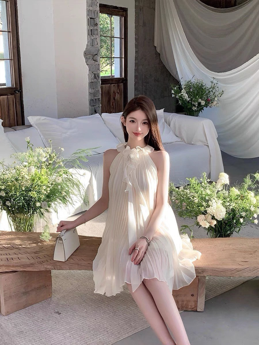 Na+ 飄逸立體壓折荷葉短洋裝