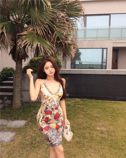 Na+ 高訂秀款定位蝴蝶玫瑰V領連身裙