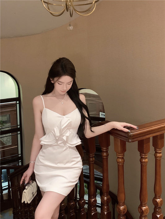 Na+ 香氛白茶 荷葉顯瘦細肩連身包臀裙 白/黑