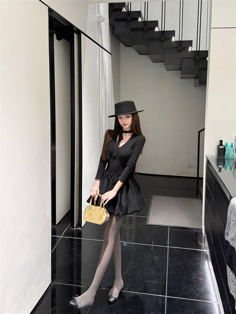 NA+ 千金歸來V領收腰花瓣澎澎赫本裙 黑