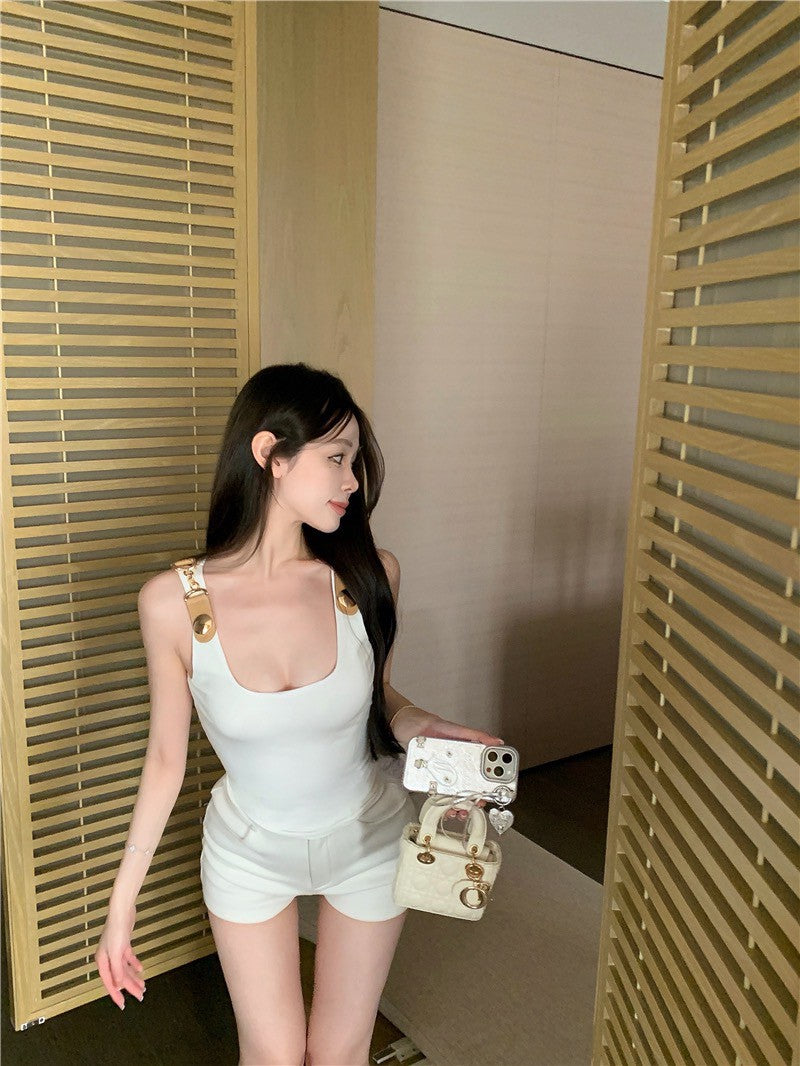 Na+ 釣系御姐金屬扣U領顯瘦背心