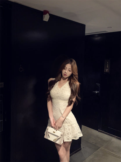 NA+ 蕾絲綺夢鉤花V領魚尾拼接連身裙
