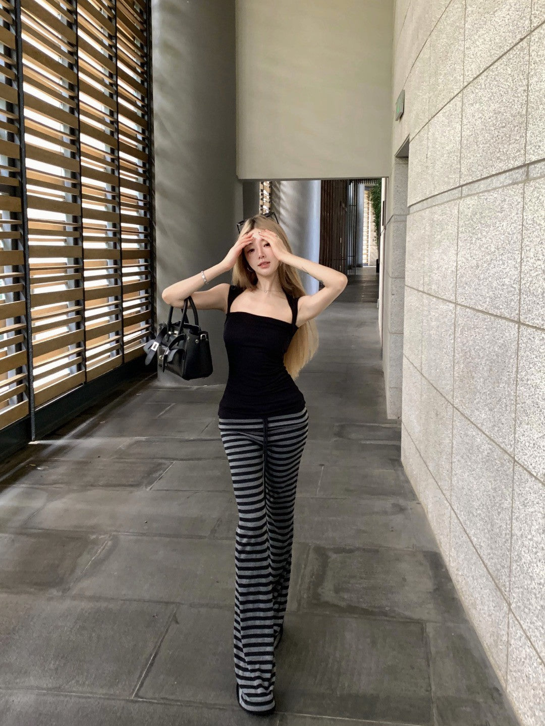 NA+ 運動瑜伽慢跑黑灰彈力休閒褲